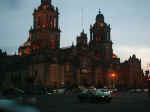 cattedrale_notte.JPG (31924 byte)